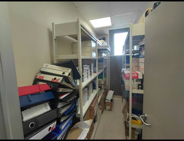 253M² OFFICE TO LET IN MIDRIDGE PARK